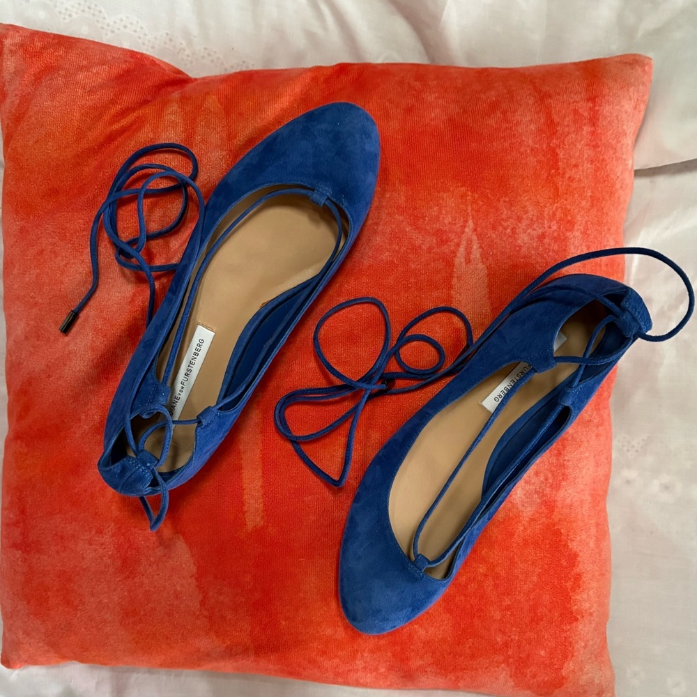 Diane von Furstenberg size 7.5 blue suede ankle wrap flats - Picture 5 of 11